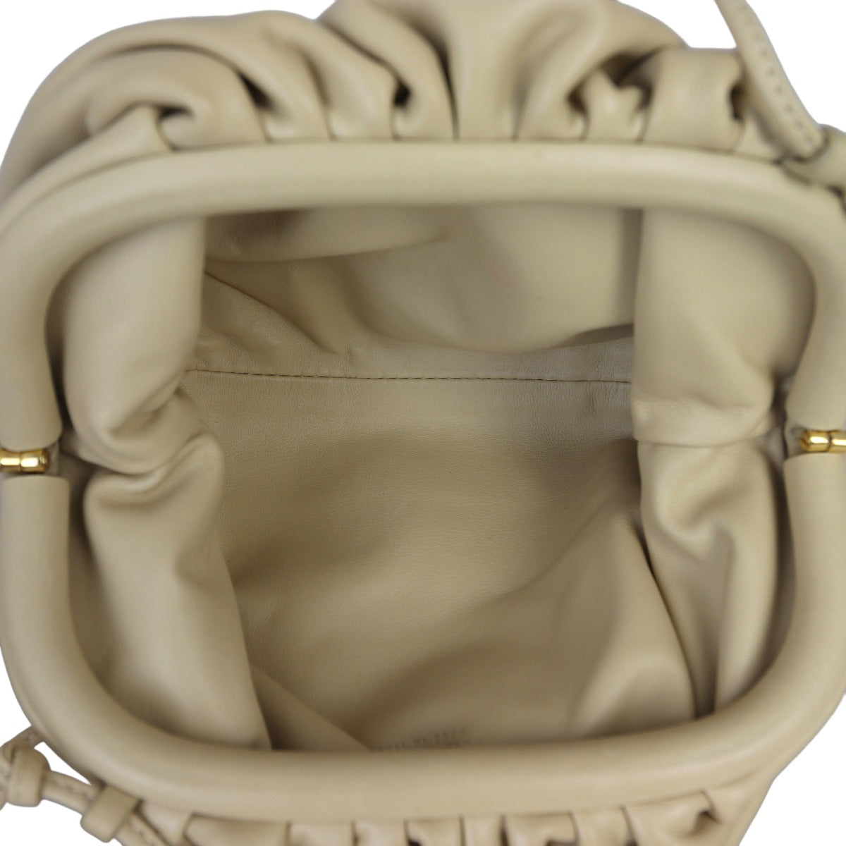 BOTTEGA VENETA ベージュ　ミニザポーチ Bottega Veneta The Mini Pouch – Luxe.It.Fwd