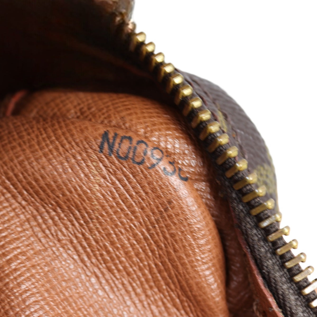 Louis Vuitton Nile Crossbody Monogram