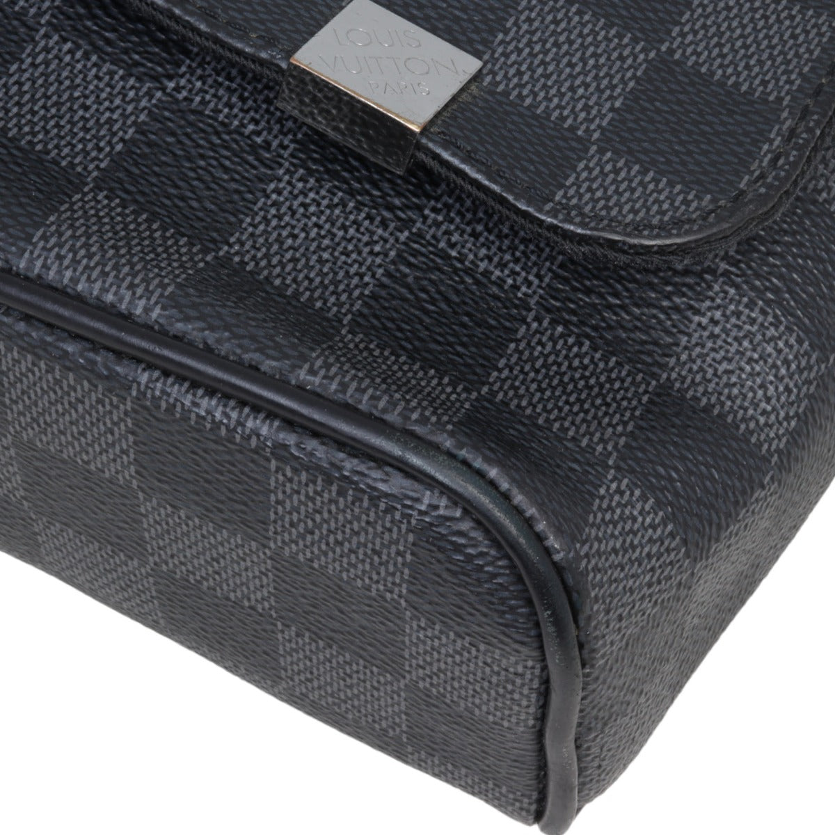 Louis Vuitton District PM Messenger Damier Graphite
