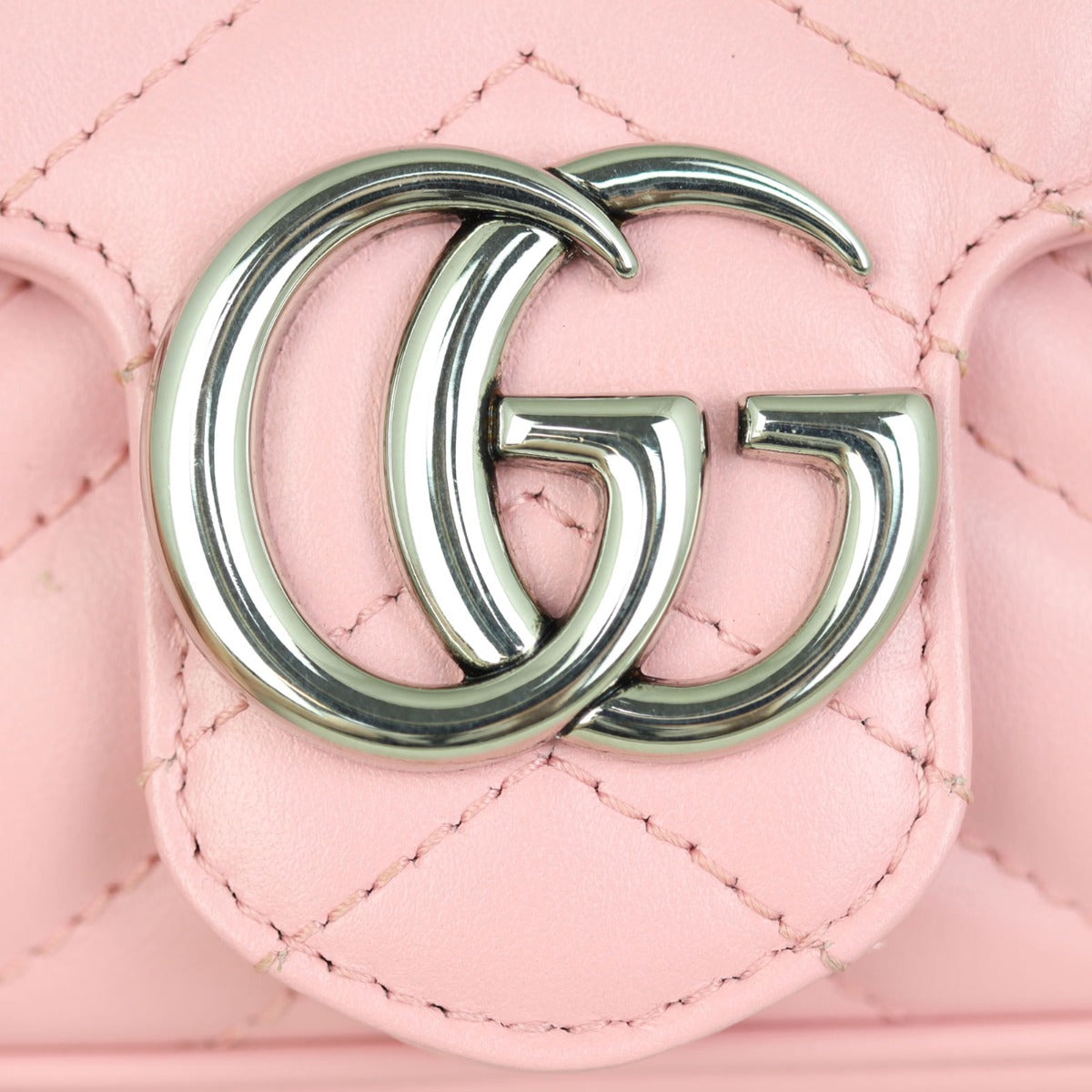Gucci GG Marmont Super Mini Shoulder Bag Hadware