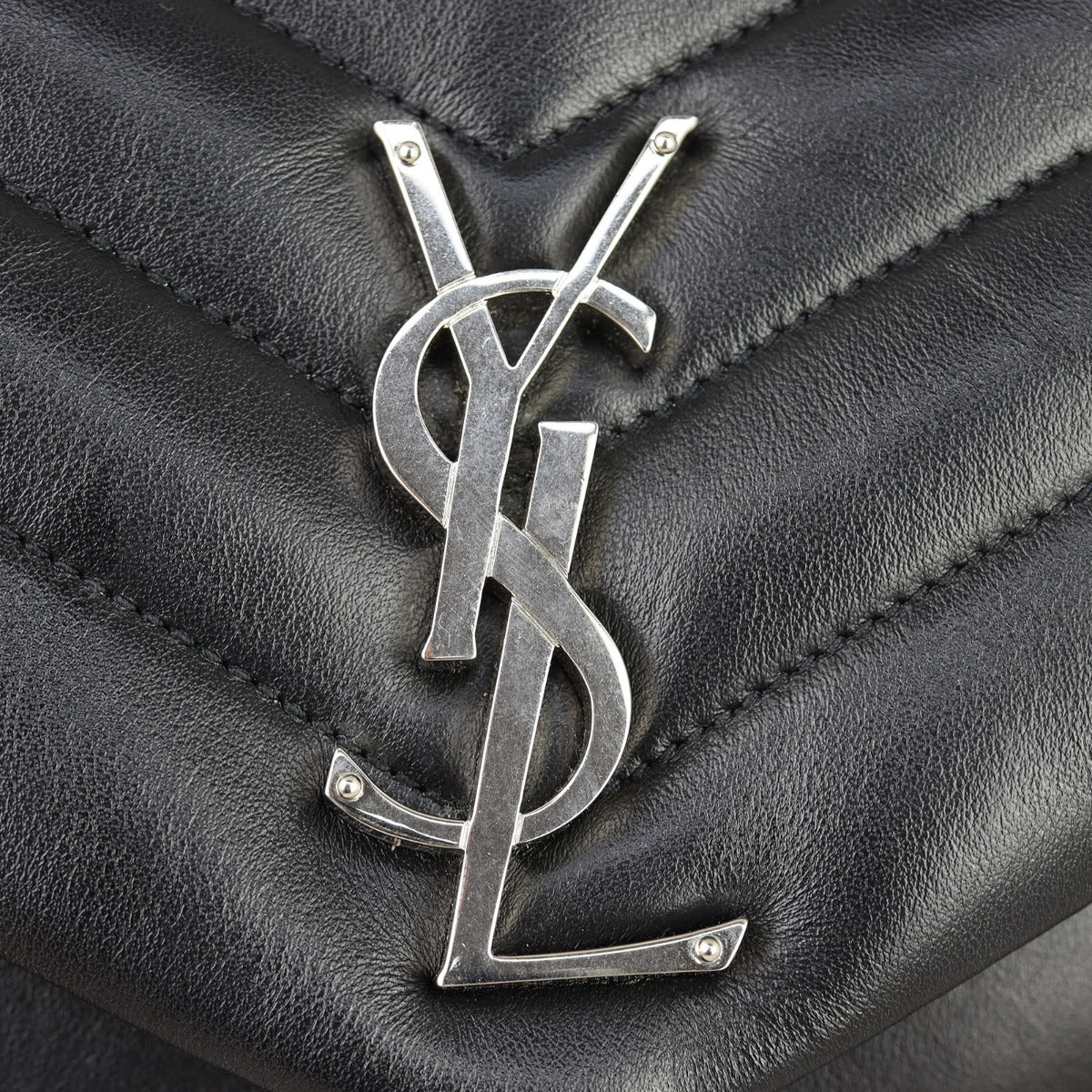 Saint Laurent Loulou Medium Hardware