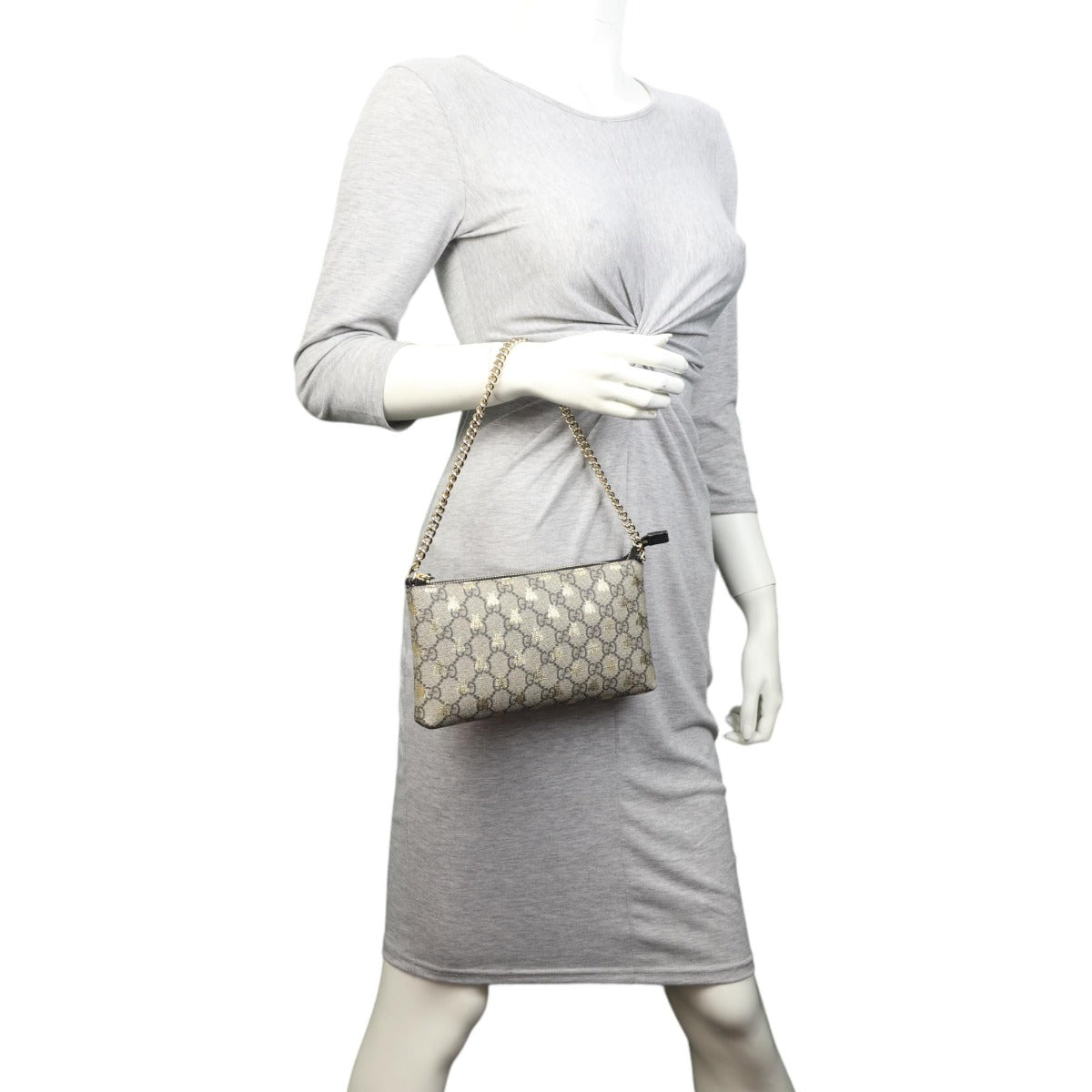 Gucci GG Supreme Monogram Bees Chain Pouch