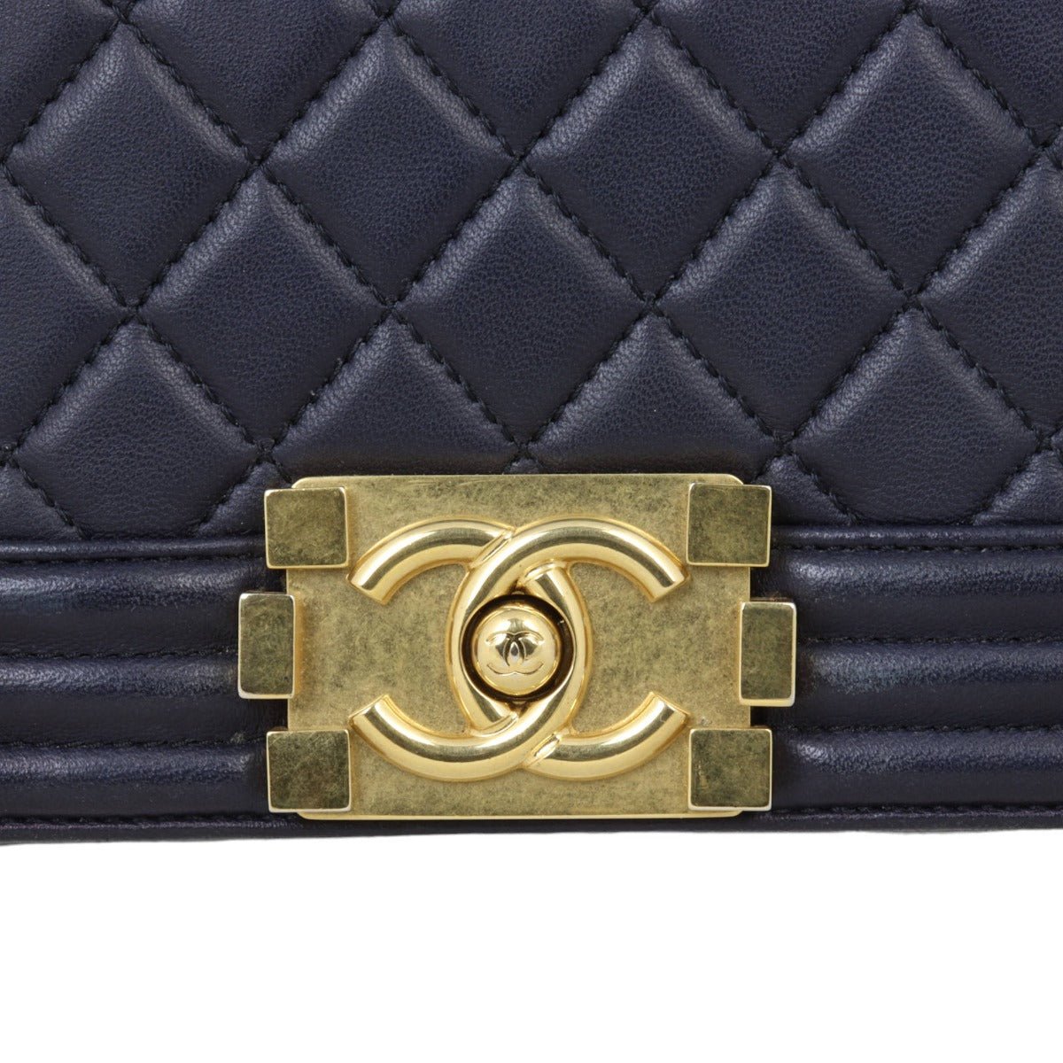 Chanel Boy New Medium | 21 Series
