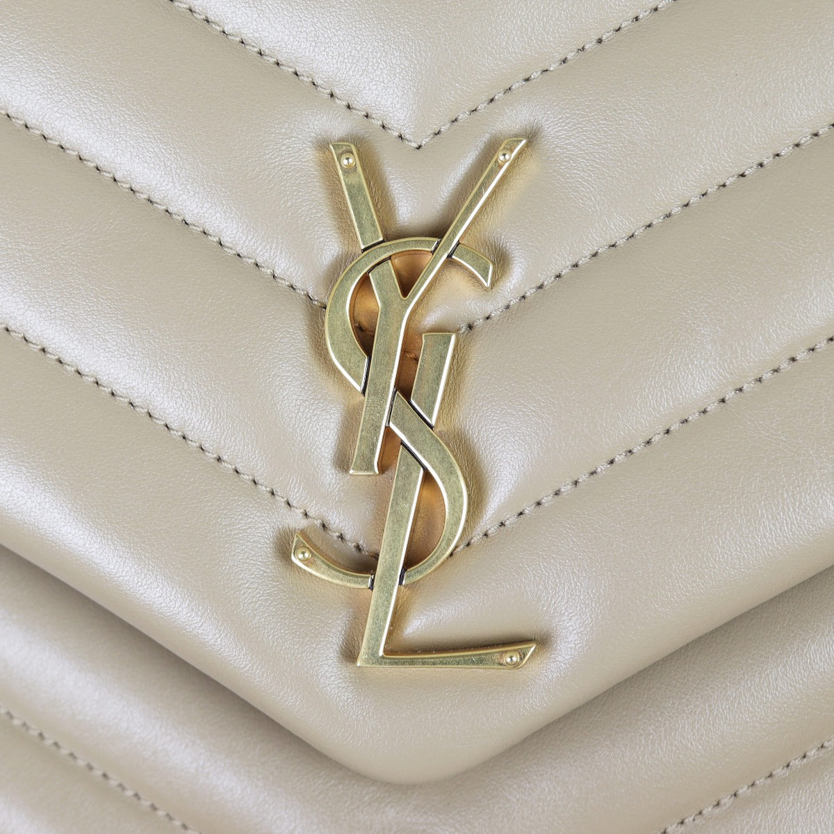 Saint Laurent Loulou Medium Hardware