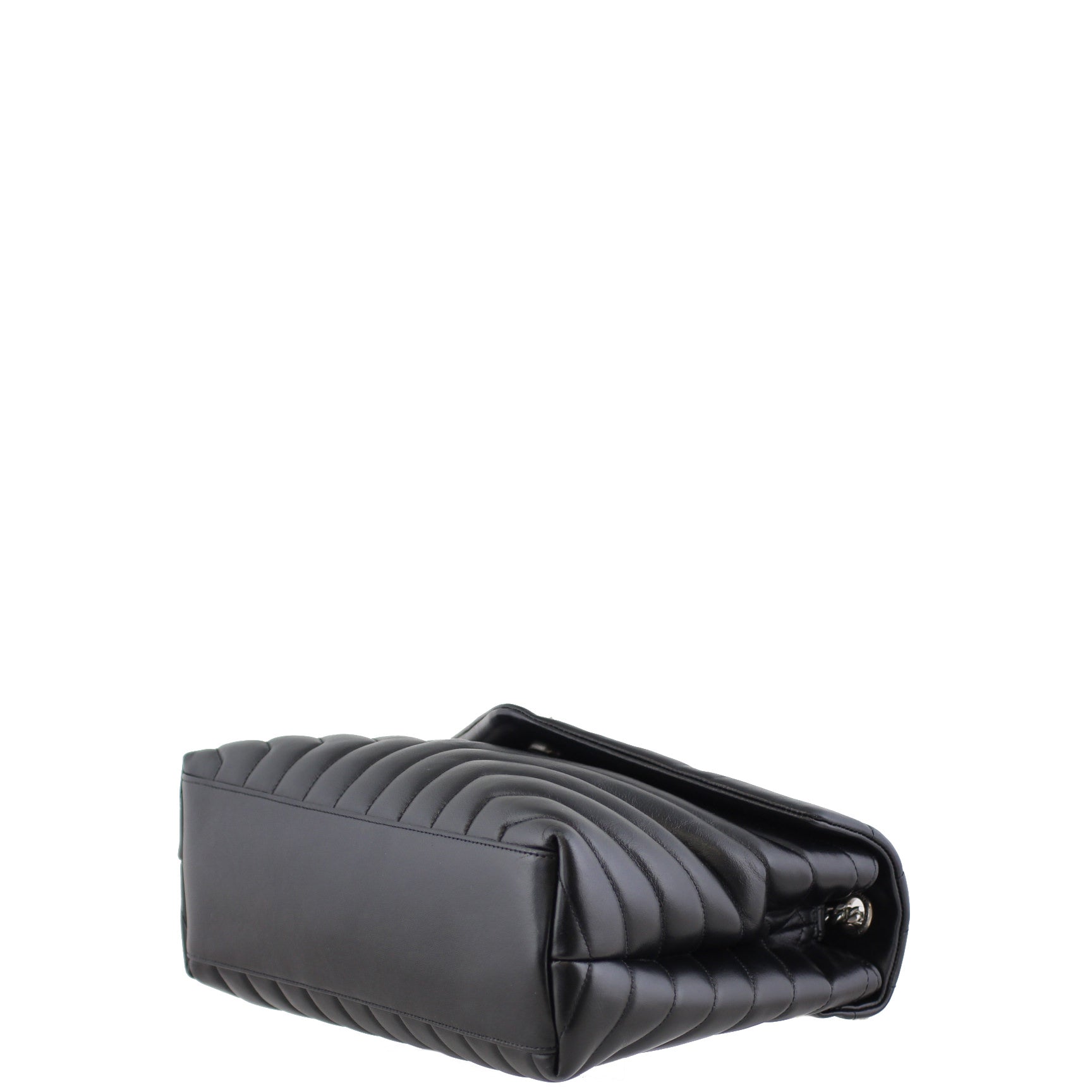 Saint Laurent Loulou Medium corner edge