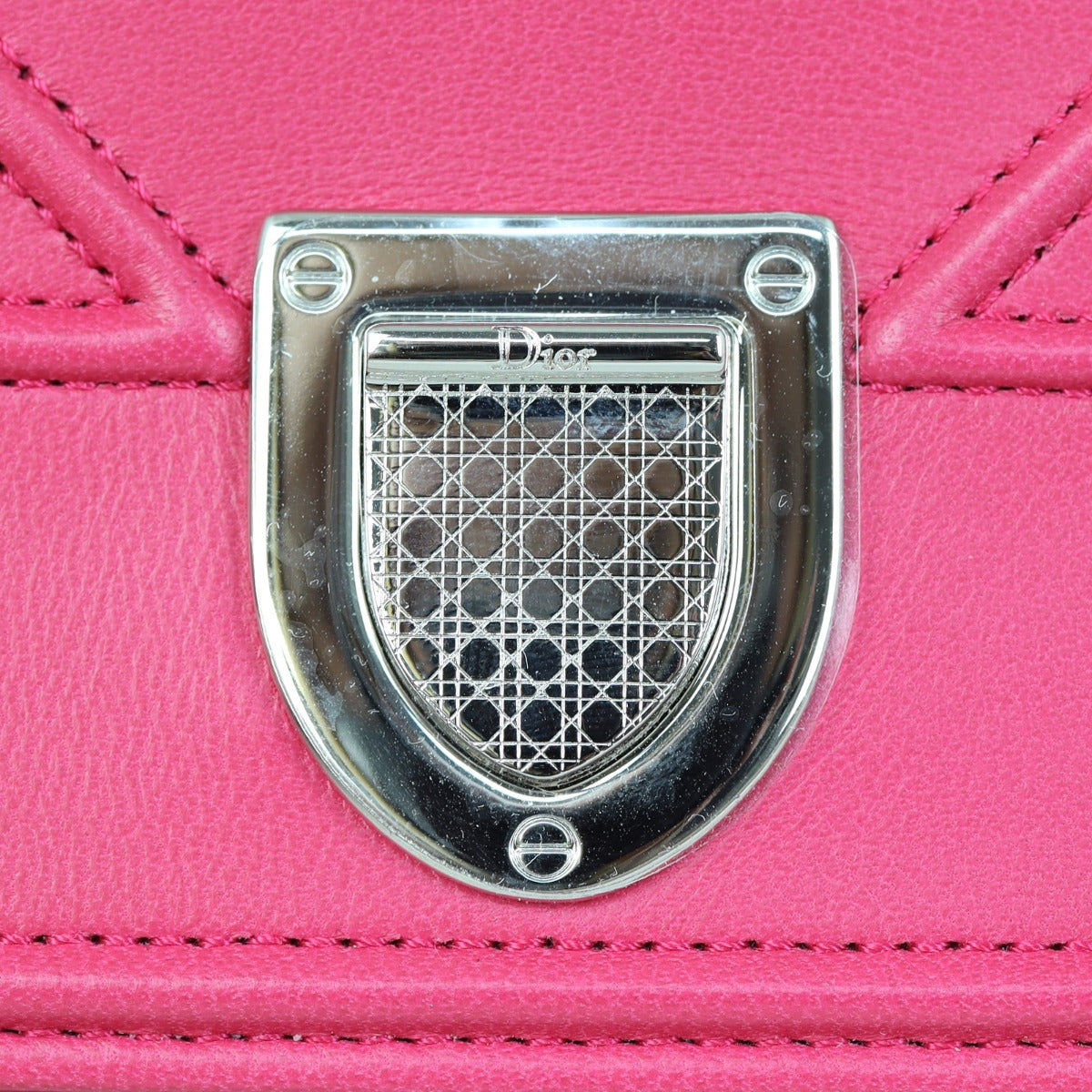 Dior Diorama Wallet on Chain hardware