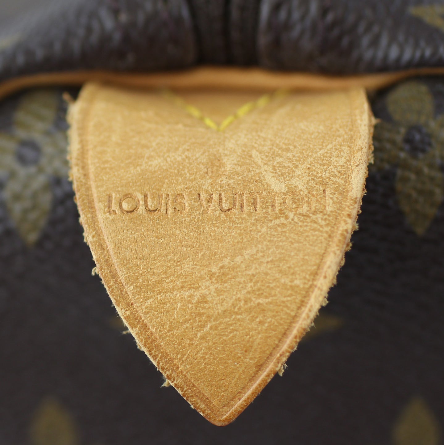Louis Vuitton Speedy 40 Monogram tab