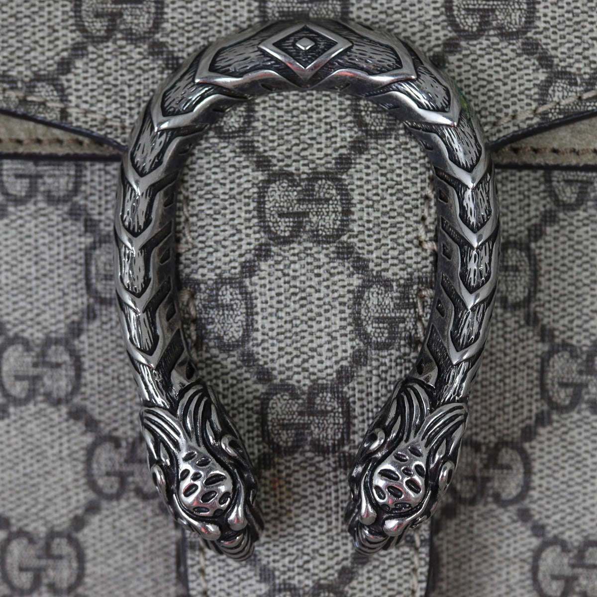 Gucci Dionysus GG Supreme Medium Shoulder Bag Hardware