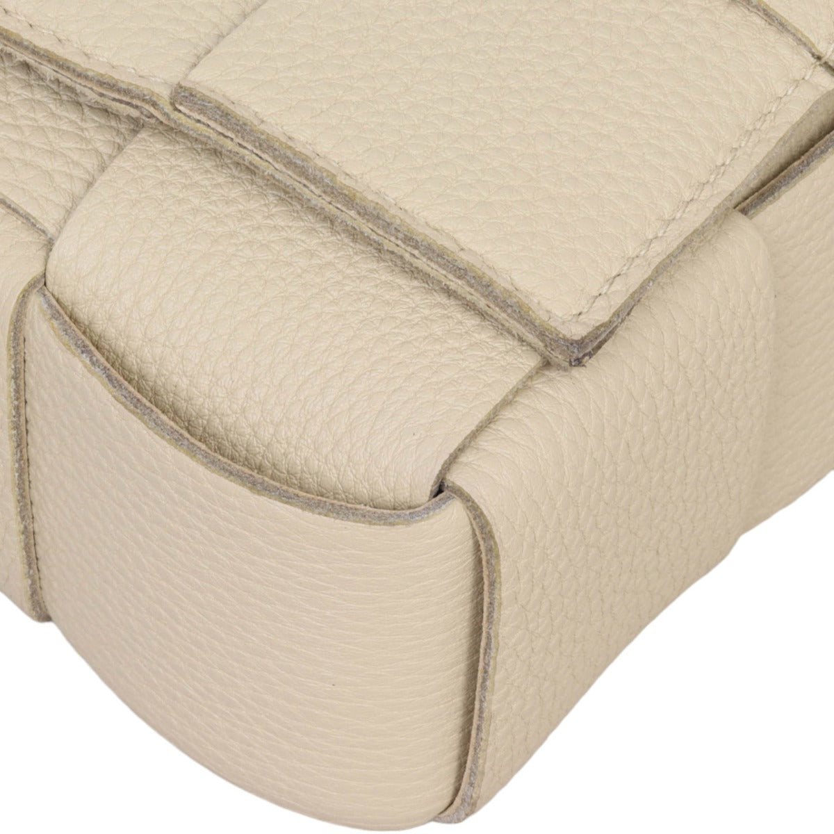 Bottega Veneta Grained Intreccio Cassette