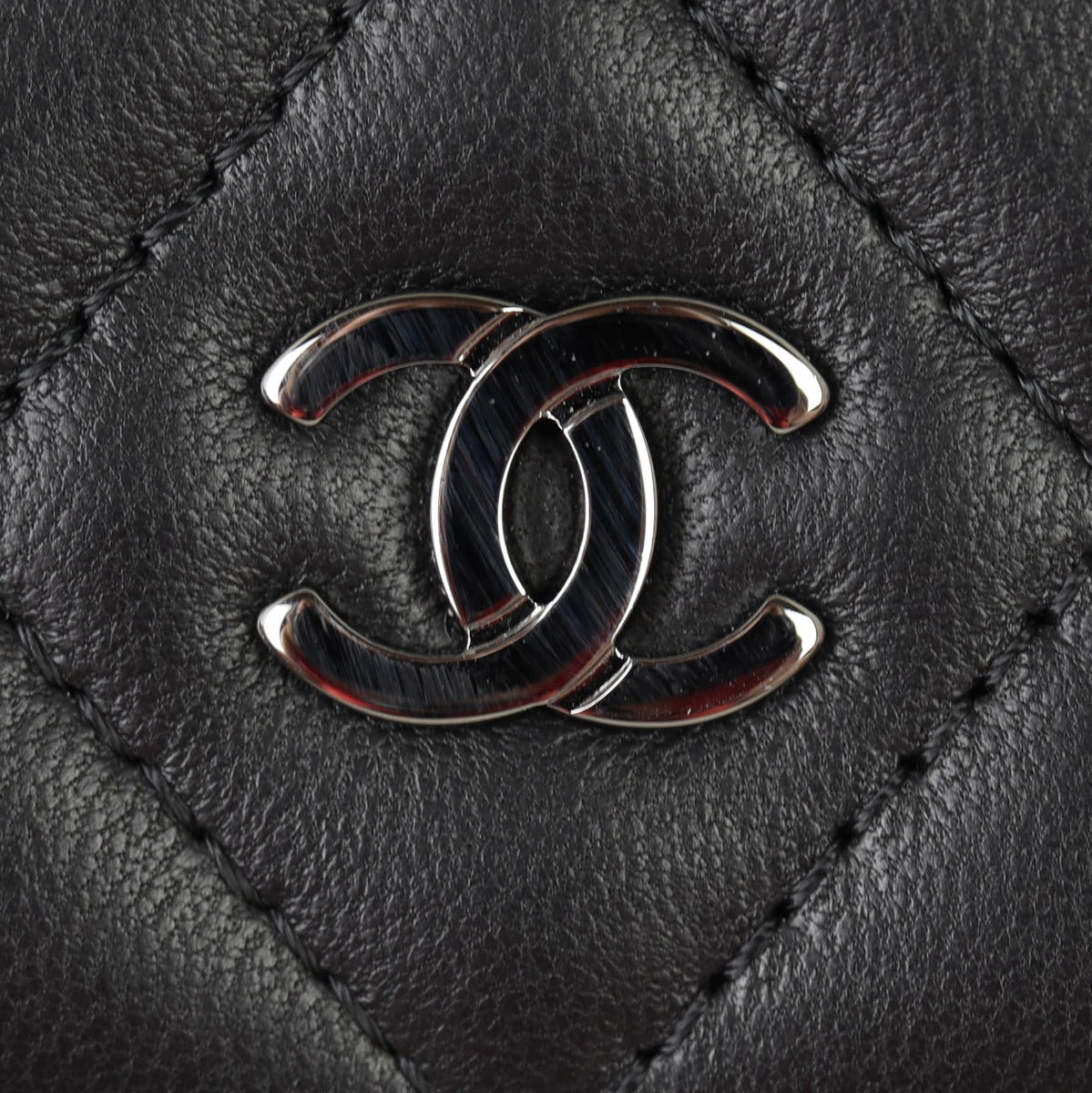 Chanel Classic Wallet on Chain Hardware