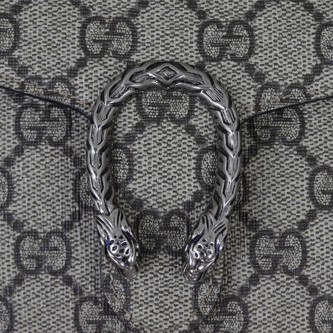 Gucci Dionysus GG Supreme Chain Wallet Hardware