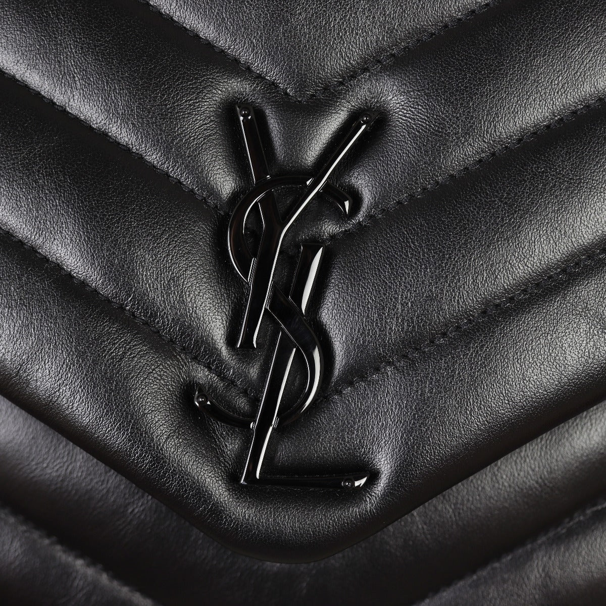 Saint Laurent Loulou Medium Hardware