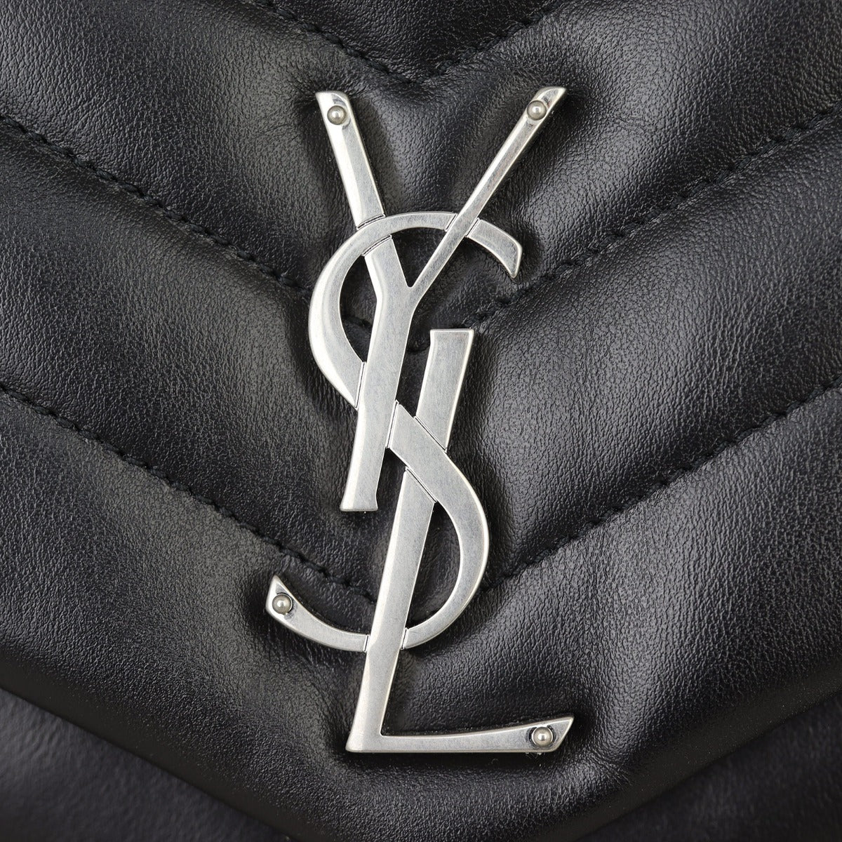 Saint Laurent Loulou Medium Hardware