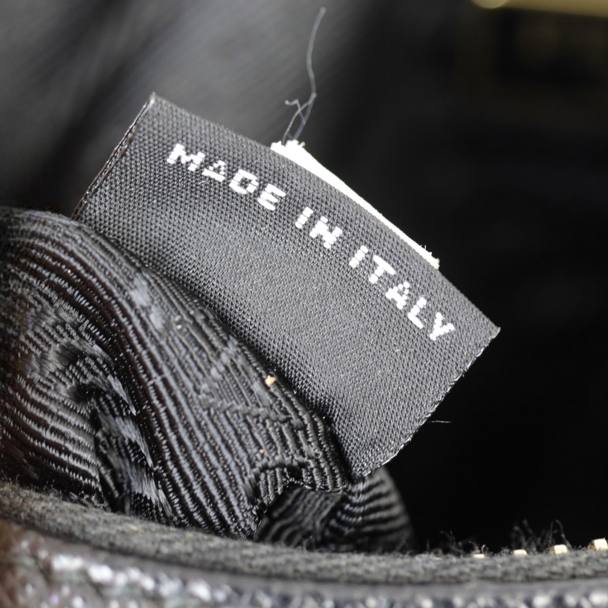 Prada Re-edition 2005 Saffiano Shoulder Bag