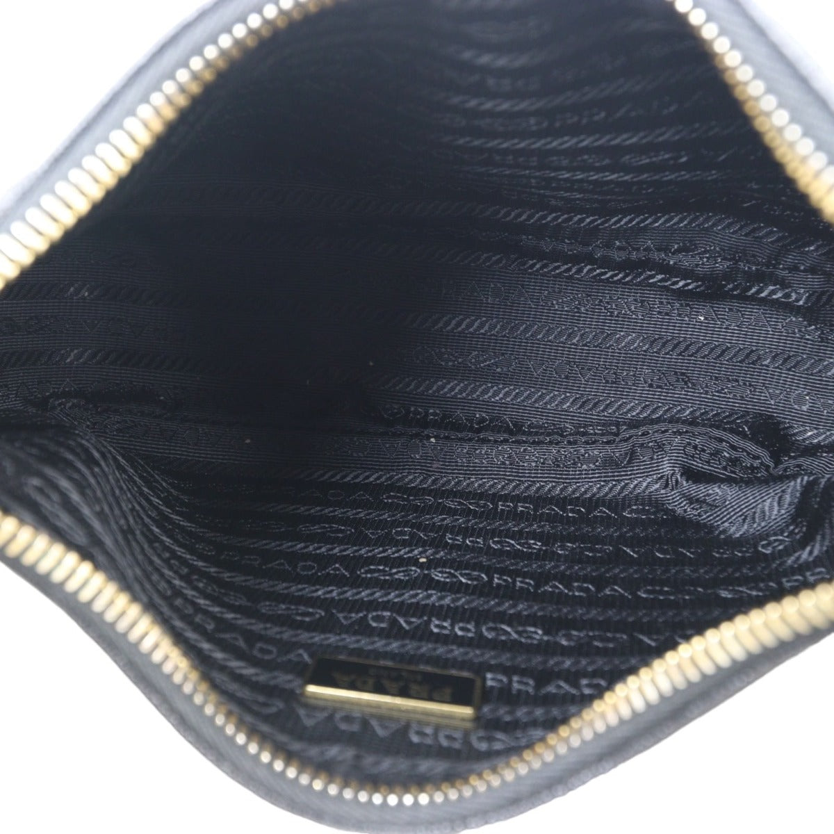 Prada Re-edition 2005 Saffiano Shoulder Bag