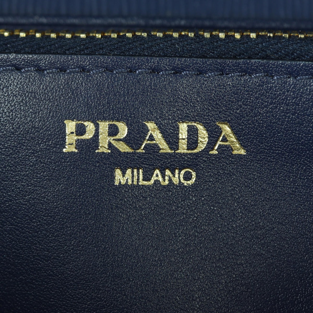 Prada Vitello Move Wallet on Chain Interior Stamp