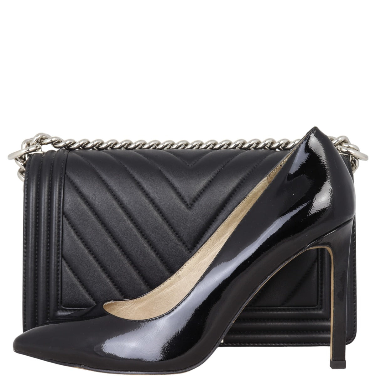 Chanel Boy Old Medium Chevron | Black 22 Series