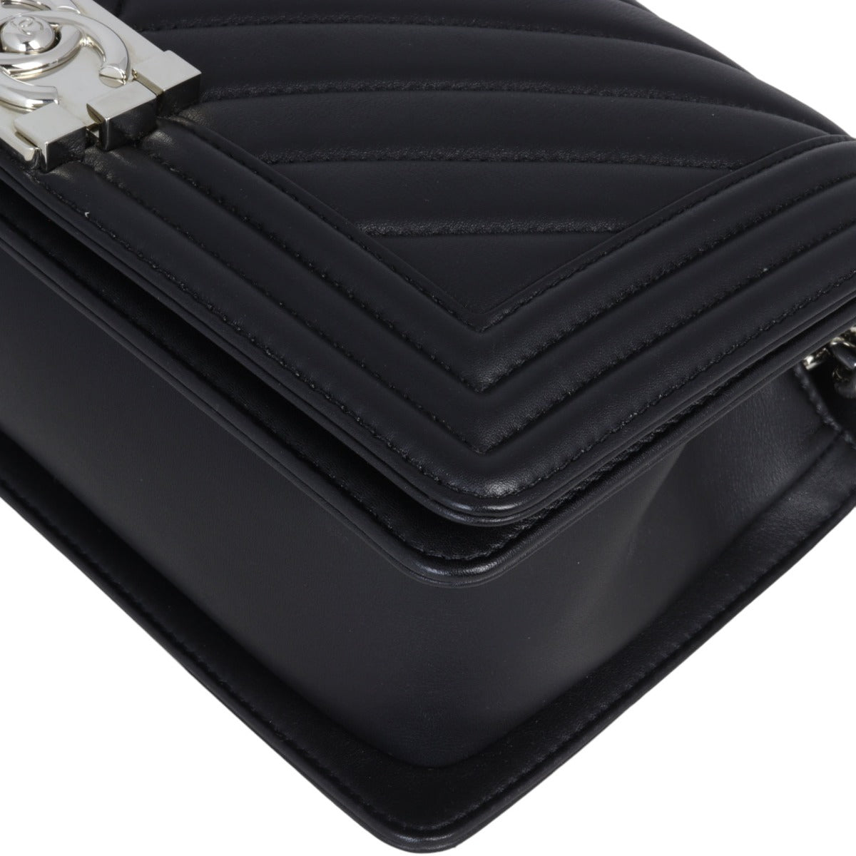 Chanel Boy Old Medium Chevron | Black 22 Series
