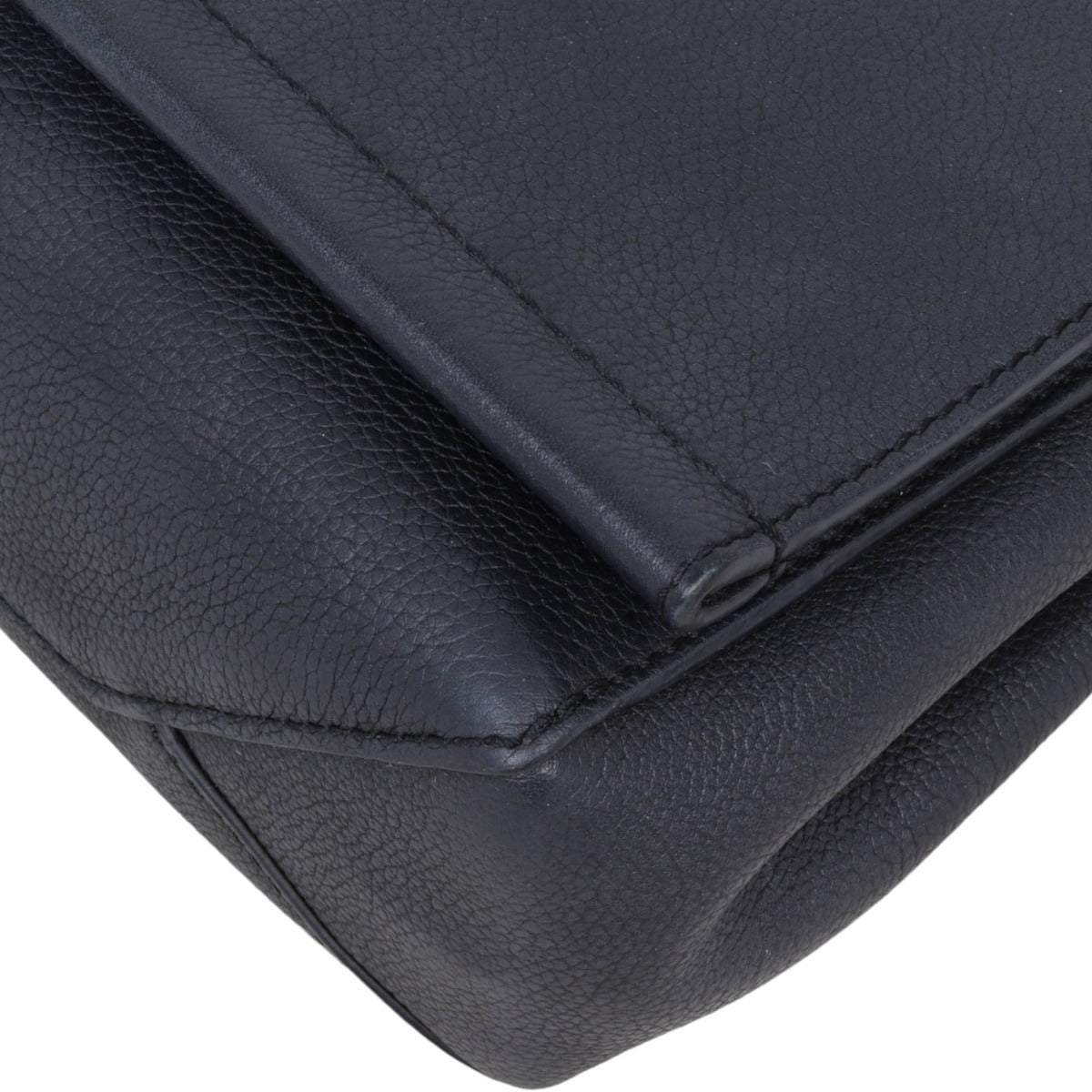 Louis Vuitton Lockme II BB