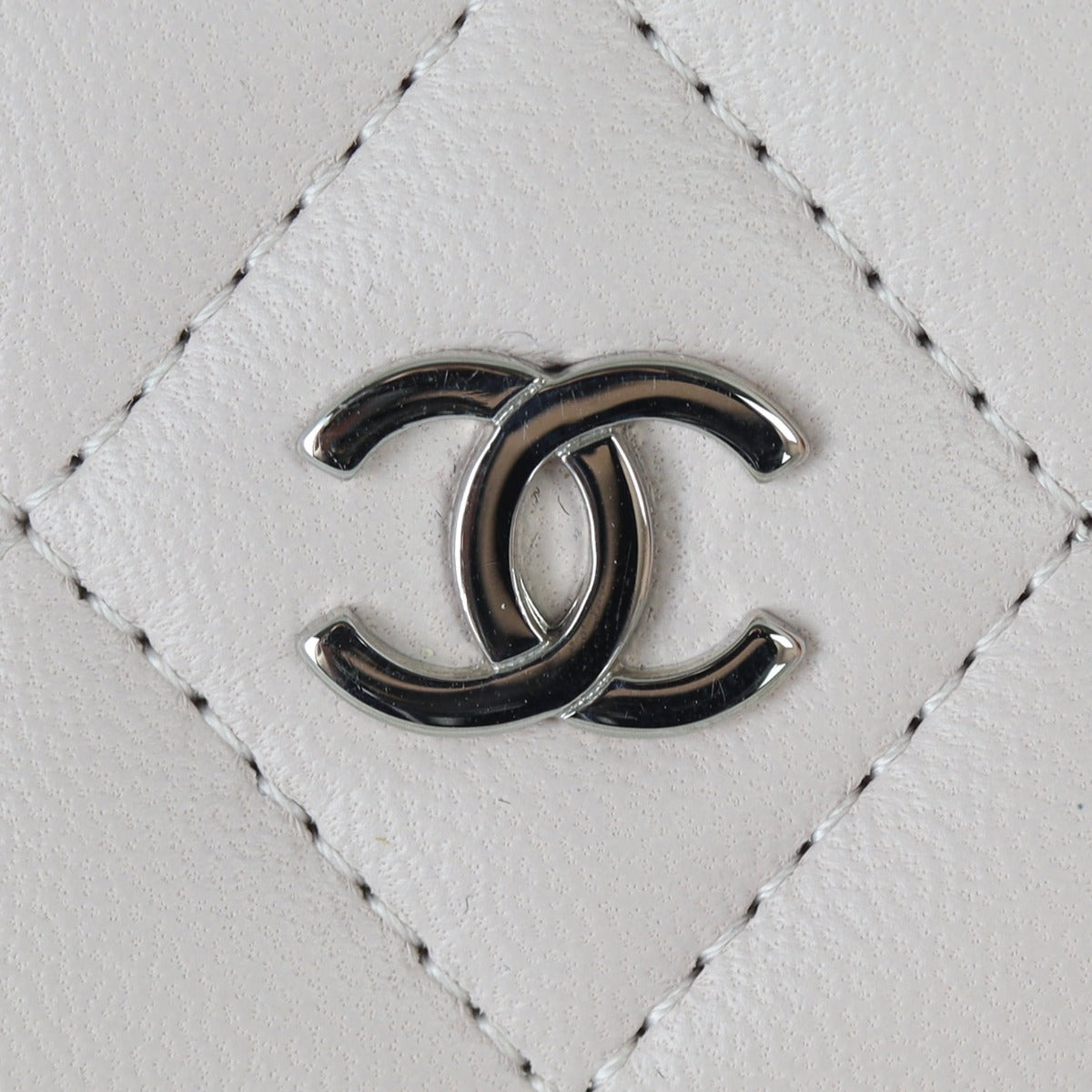 Chanel Classic CC Yen Wallet | Off White
