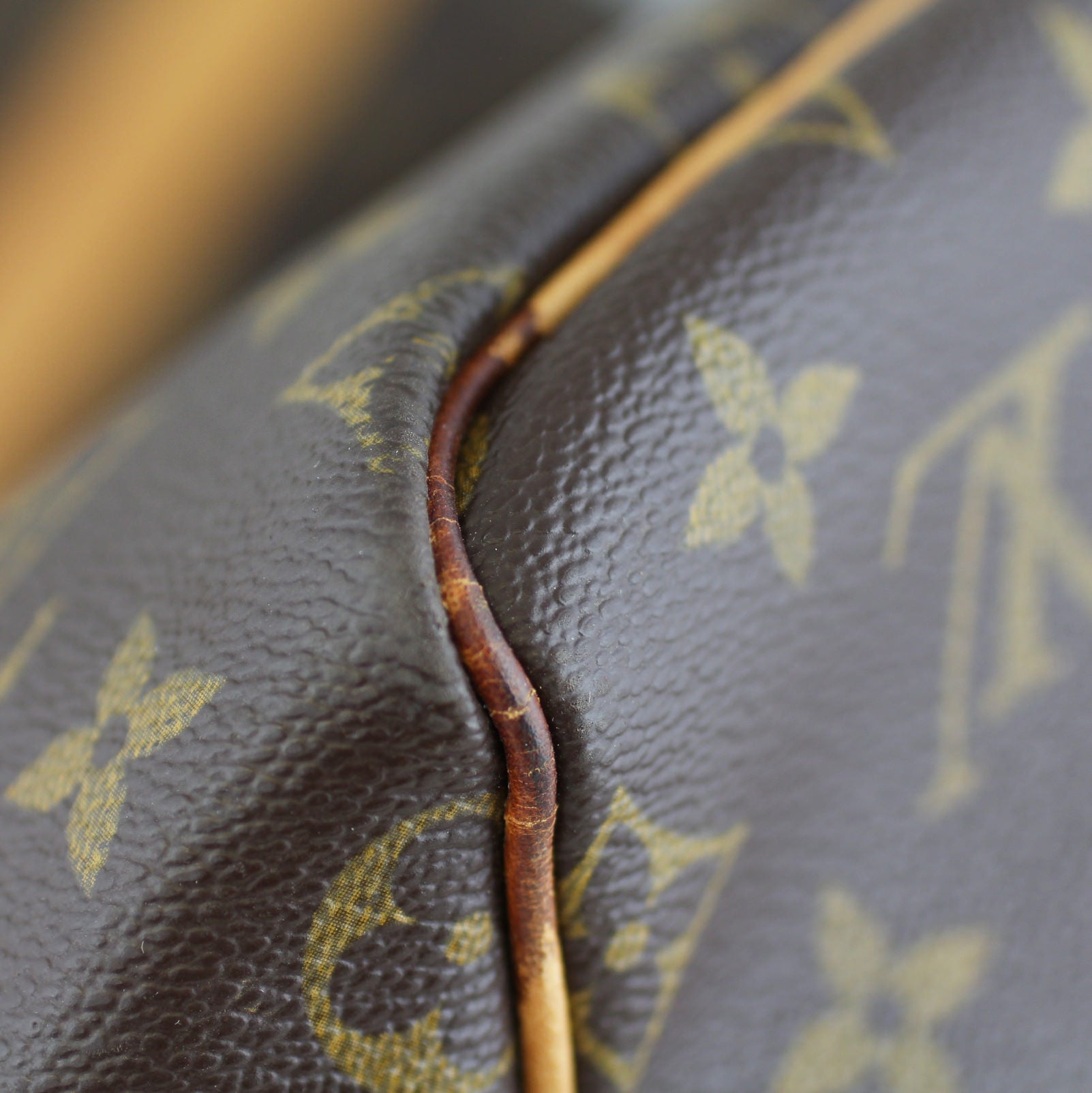 Louis Vuitton Keepall Bandouliere 55 Monogram corner close