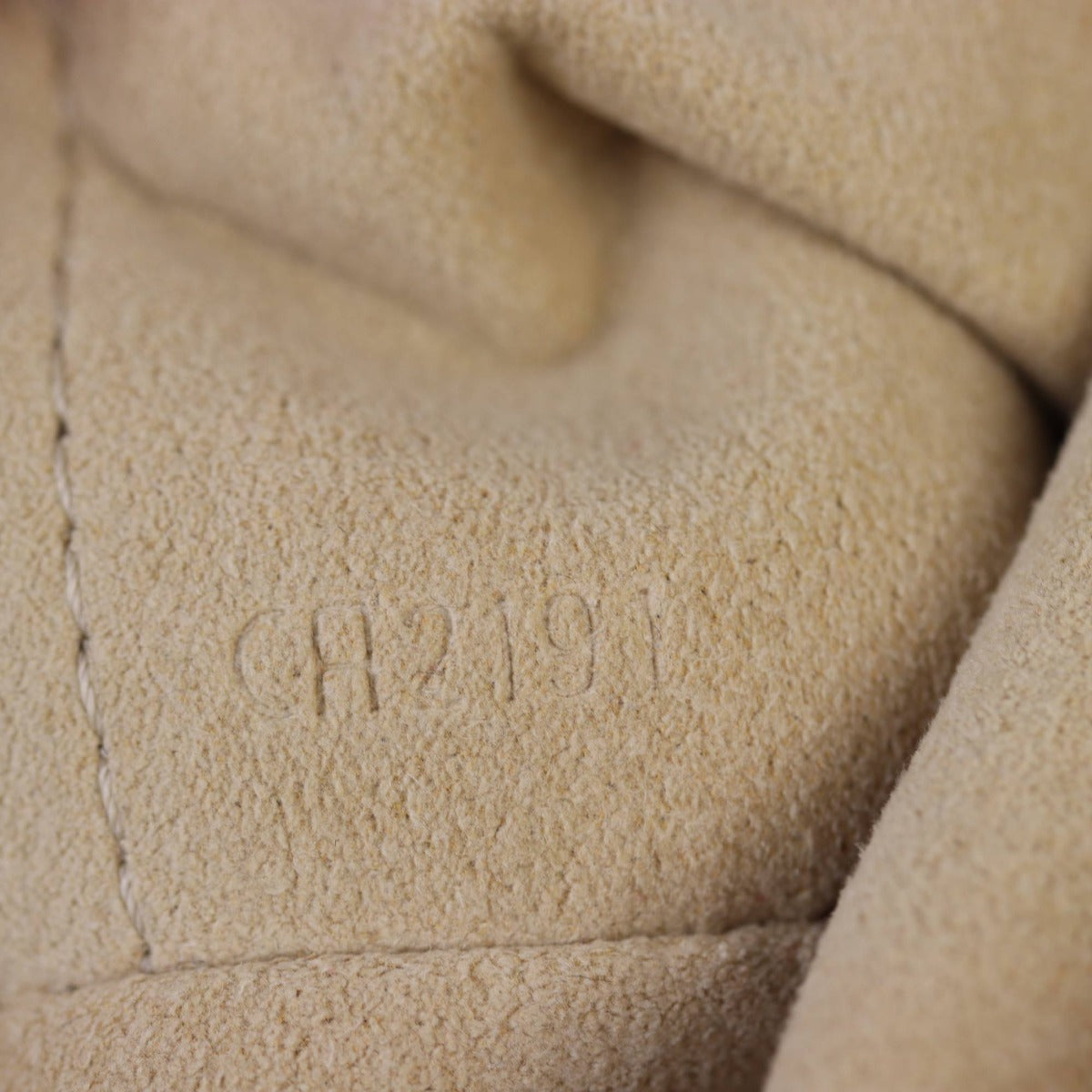 Louis Vuitton Artsy MM Damier Azur | Gold Hardware