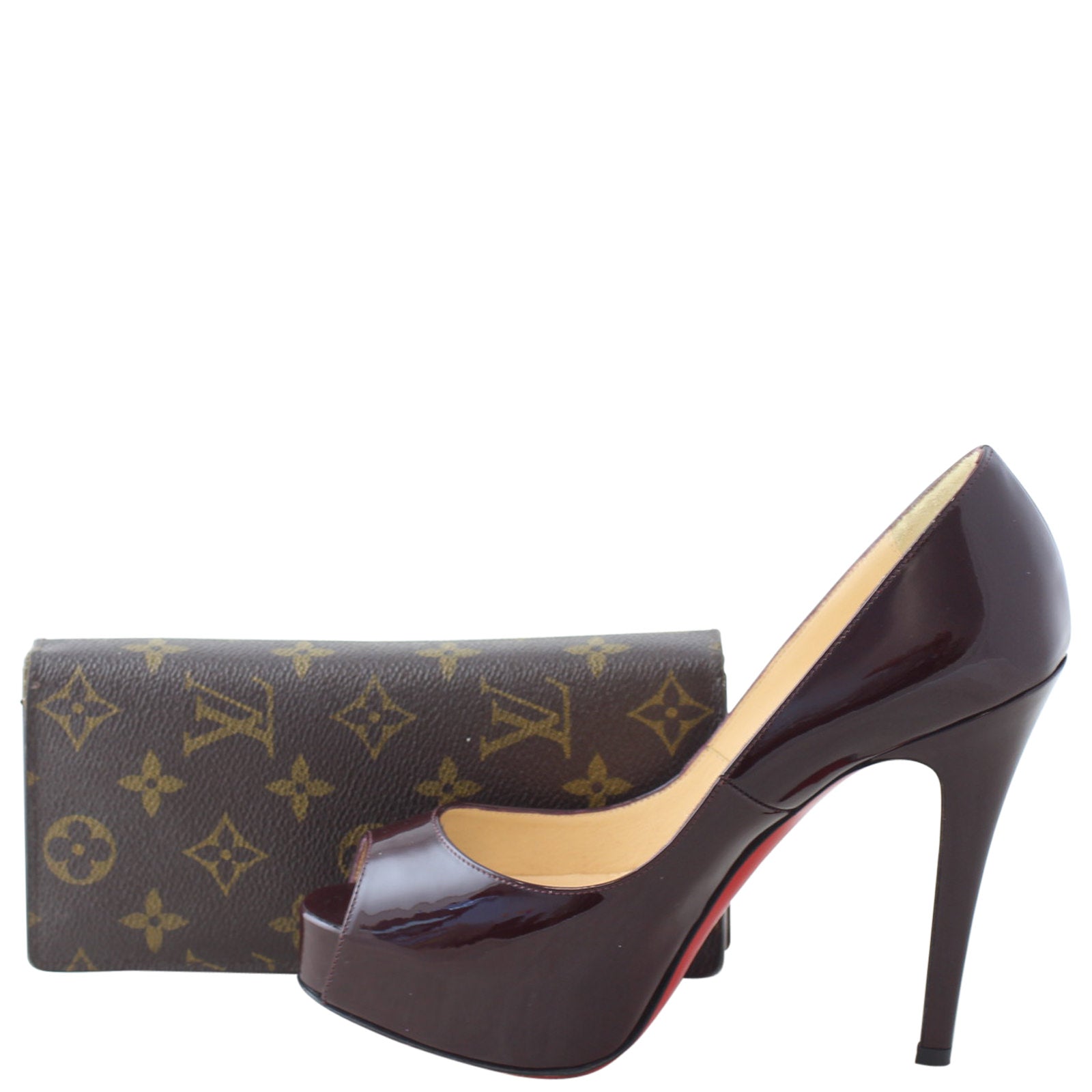 Louis Vuitton Brazza Wallet Monogram Scale