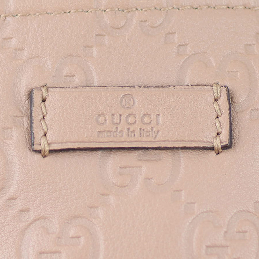 Gucci GG Signature Messenger Front