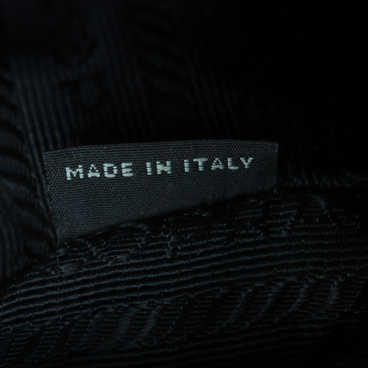 Prada Re-edition 2005 Saffiano Shoulder Bag