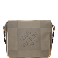Louis Vuitton Terre Messenger Damier Geant