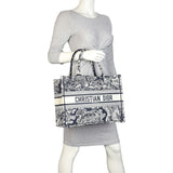 Dior Book Tote Medium Toile de Jouy Reverse