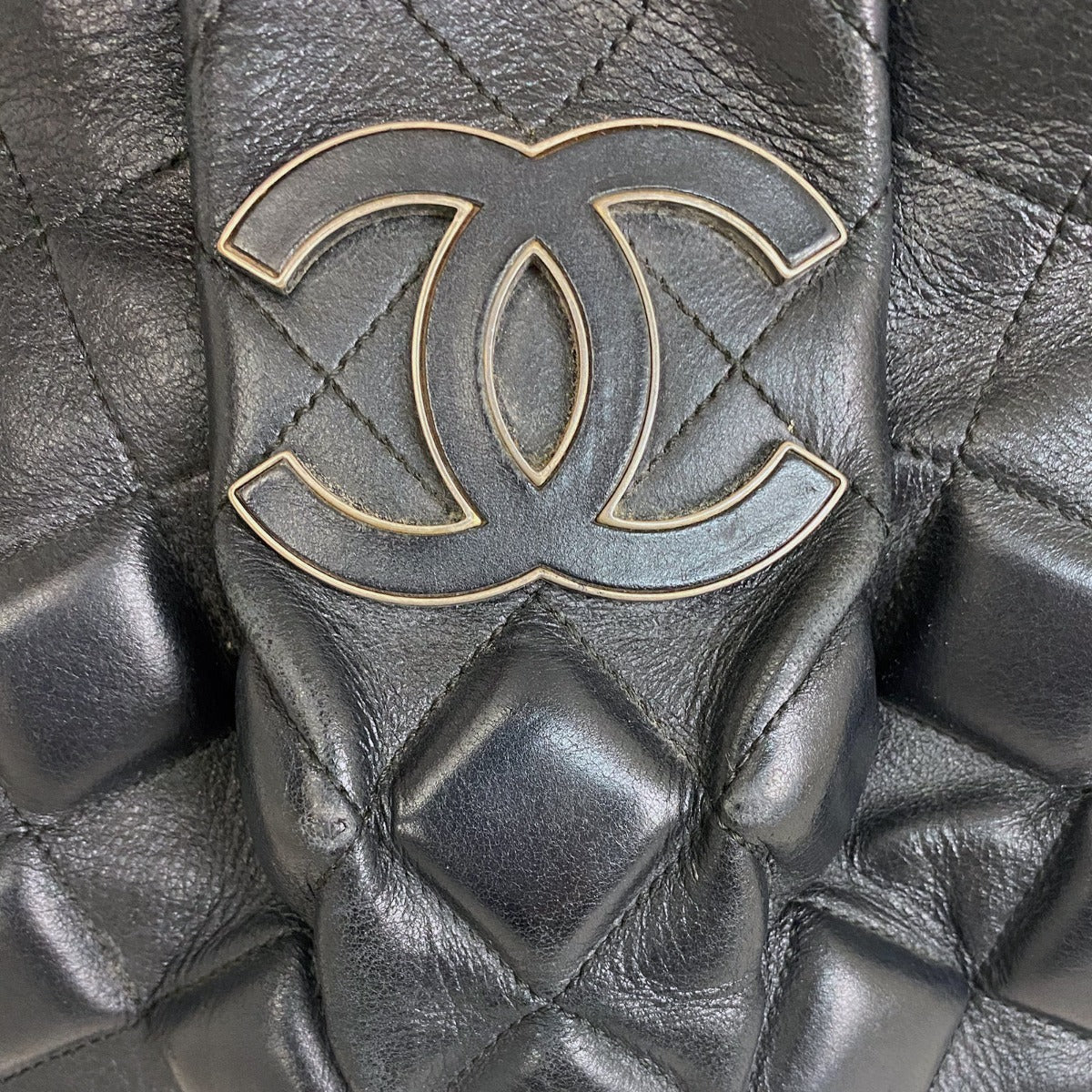 Chanel Sloane Square Tote Rubbing
