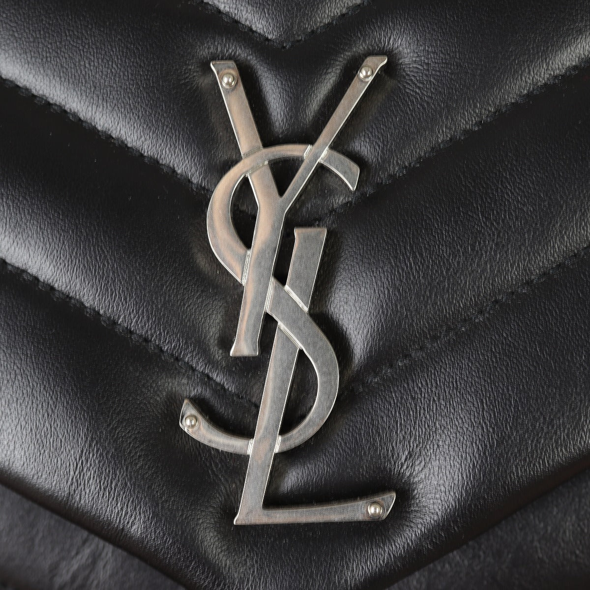 Saint Laurent Loulou Medium (silver hardware) Hardware