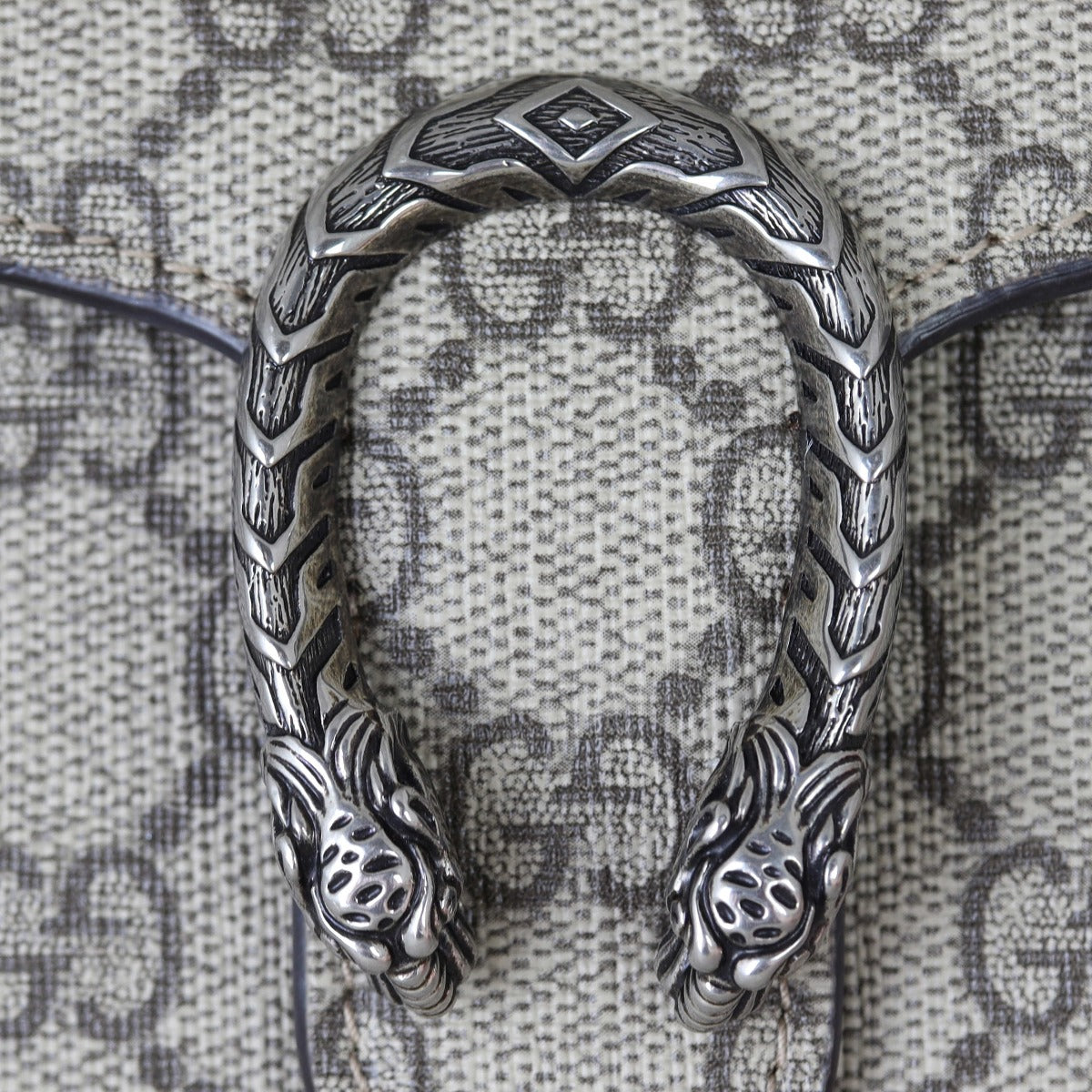 Gucci Dionysus GG Supreme Chain Wallet Hardware