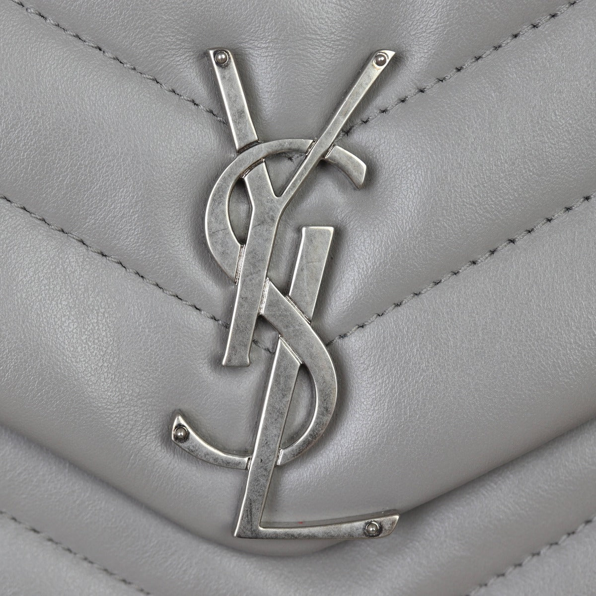 Saint Laurent Loulou Medium Hardware