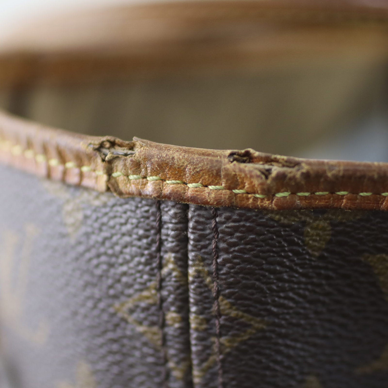 Louis Vuitton Neverfull MM Monogram top edge rubbing