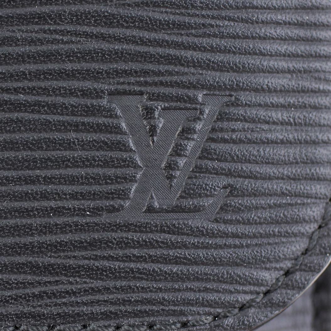 Louis Vuitton Neo Belaia Clutch Epi logo