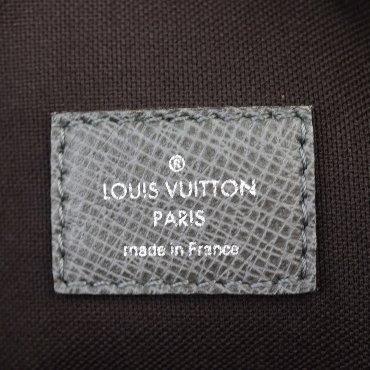 Louis Vuitton Taiga Sasha Messenger