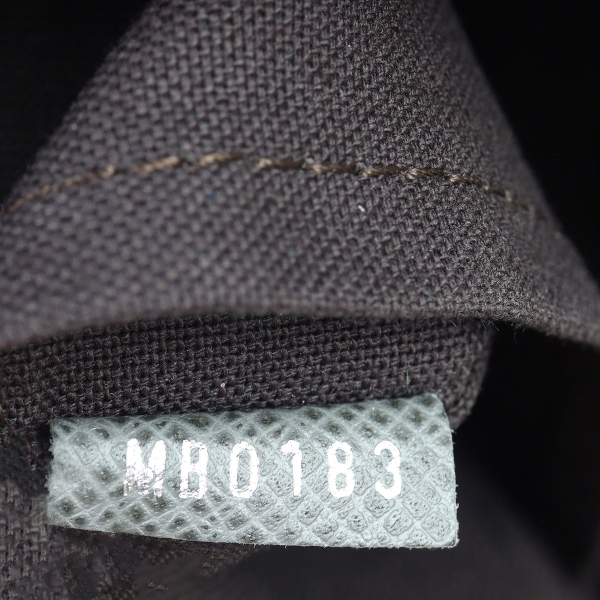 Louis Vuitton Taiga Sasha Messenger