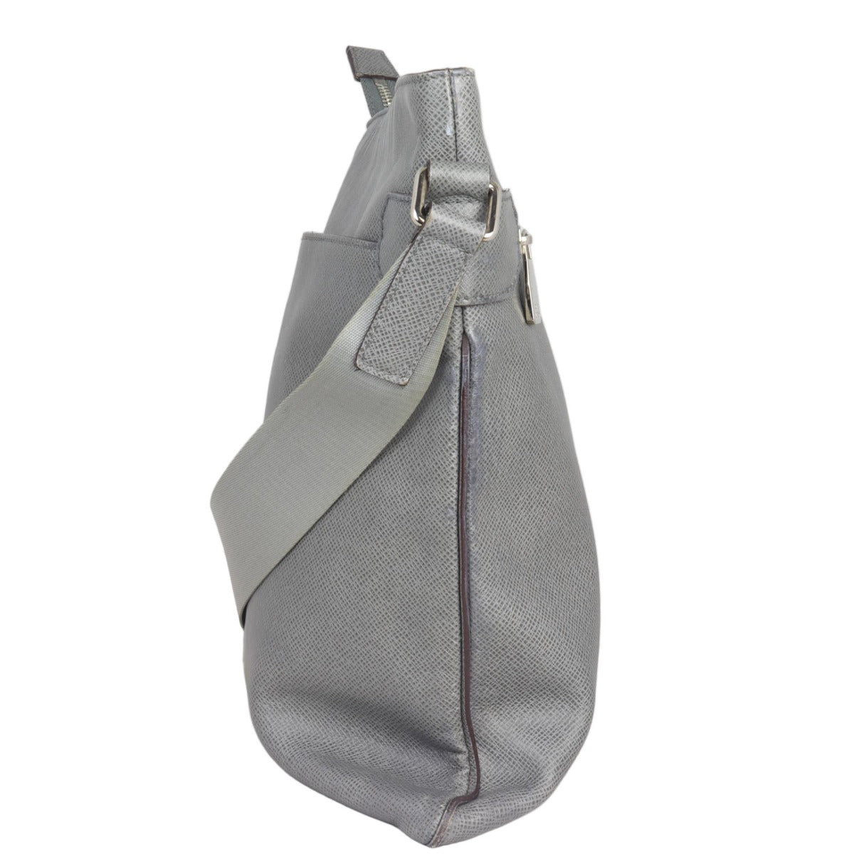 Louis Vuitton Taiga Sasha Messenger