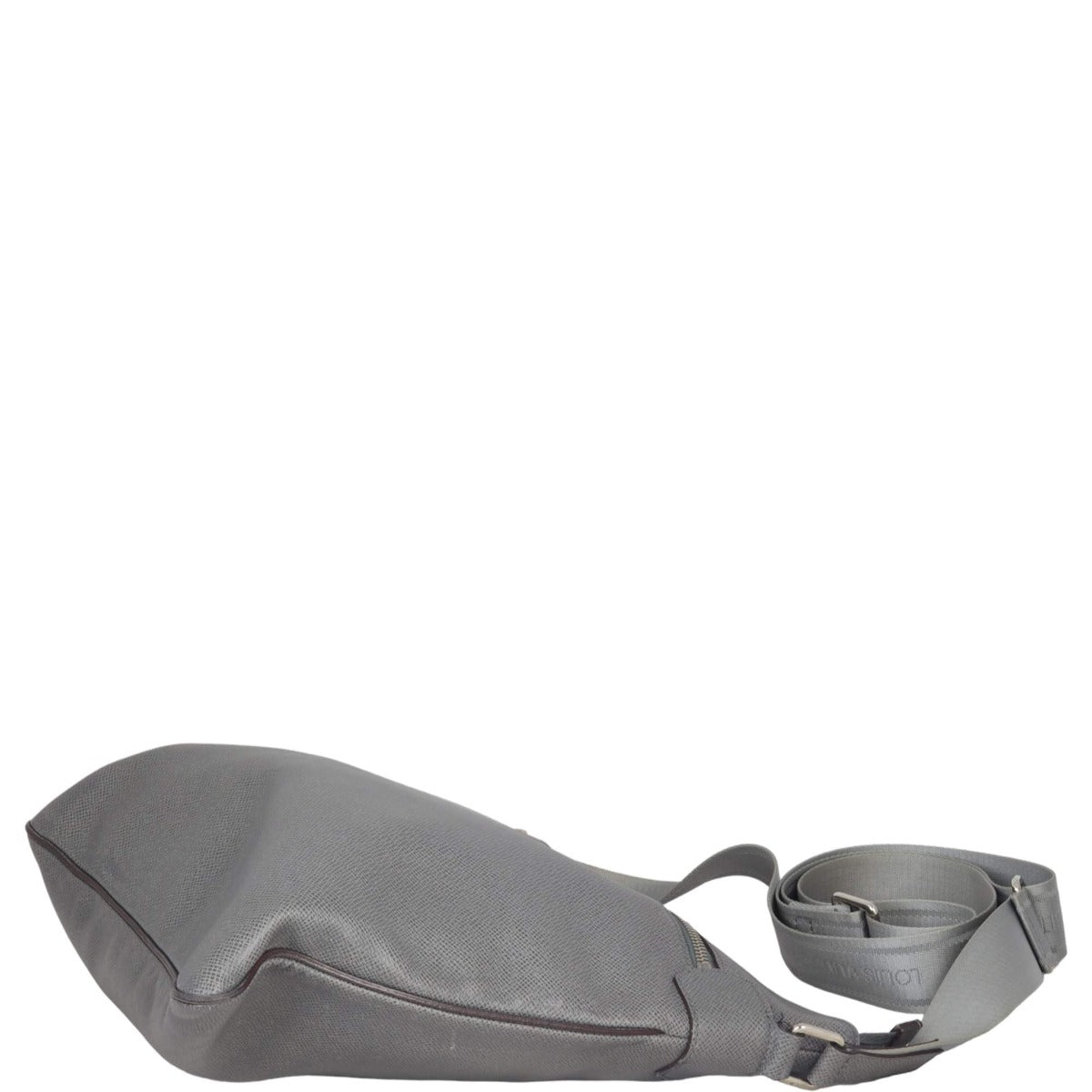 Louis Vuitton Taiga Sasha Messenger