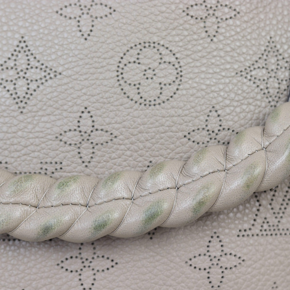 Louis Vuitton Babylone Chain BB Mahina