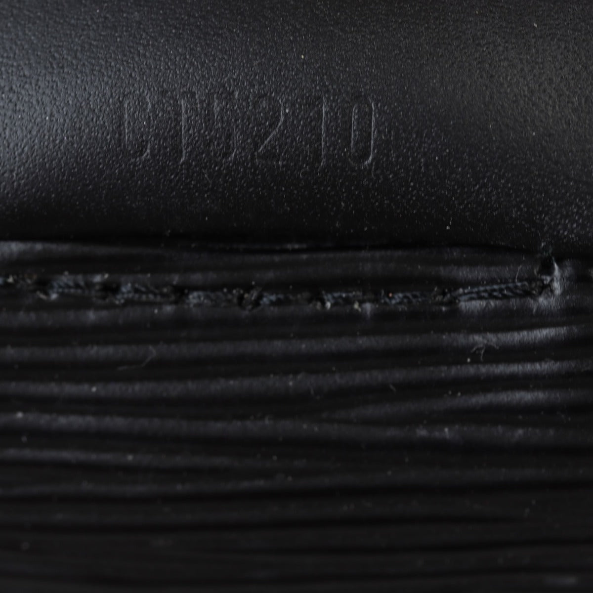 Louis Vuitton Easy Pouch on Strap Epi