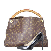 Louis Vuitton Artsy MM Monogram | Gold Tone Hardware