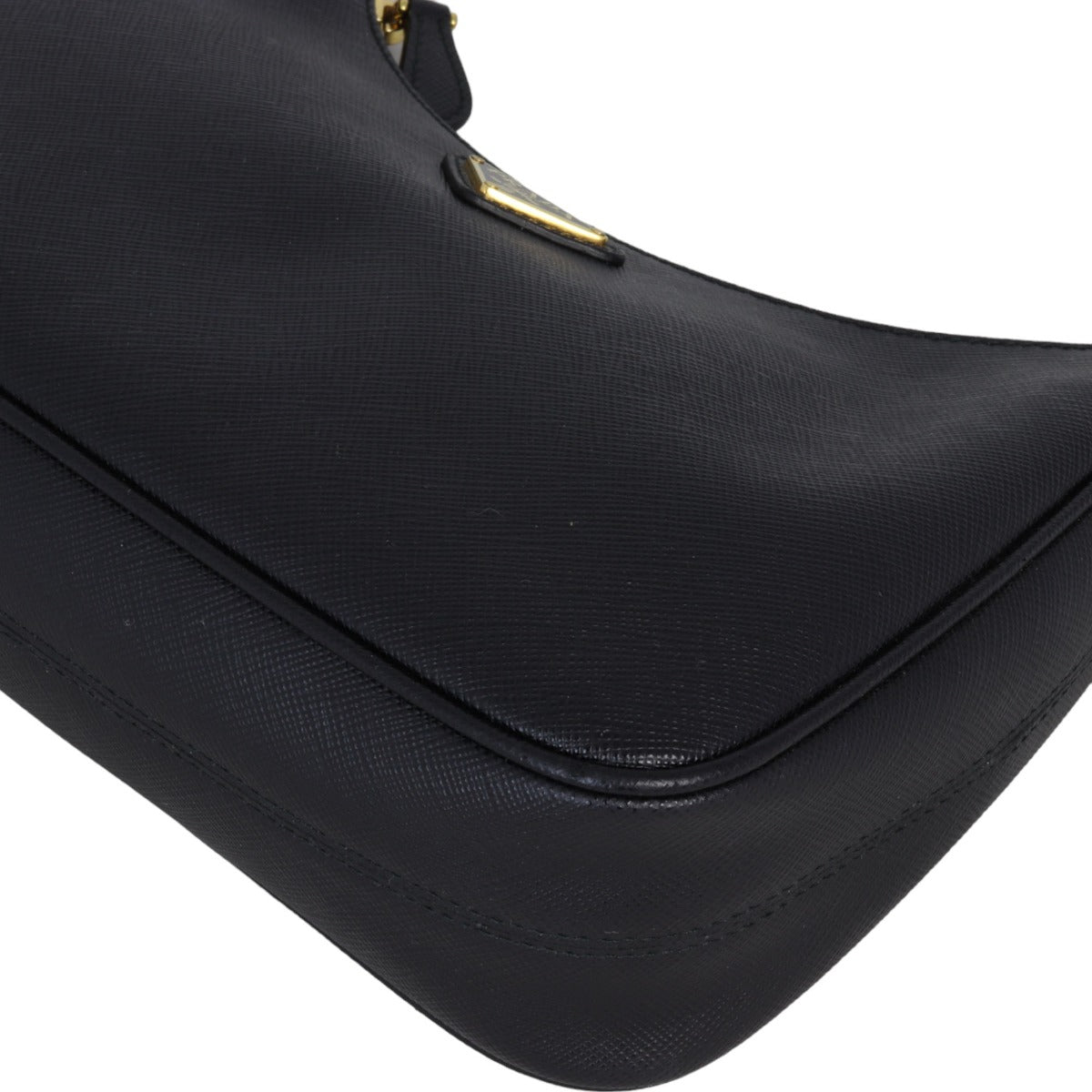 Prada Re-edition 2005 Saffiano Shoulder Bag