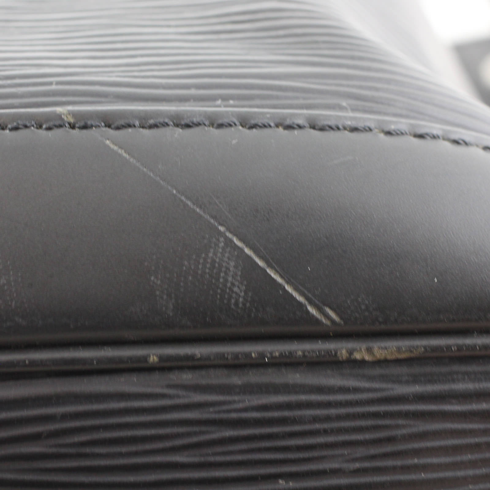 Louis Vuitton Petit Noé Epi Scratch