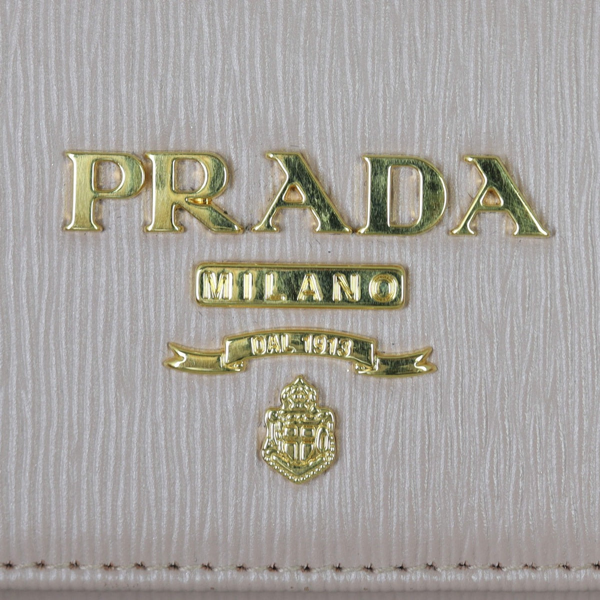 Prada Vitello Move Wallet on Chain Hardware