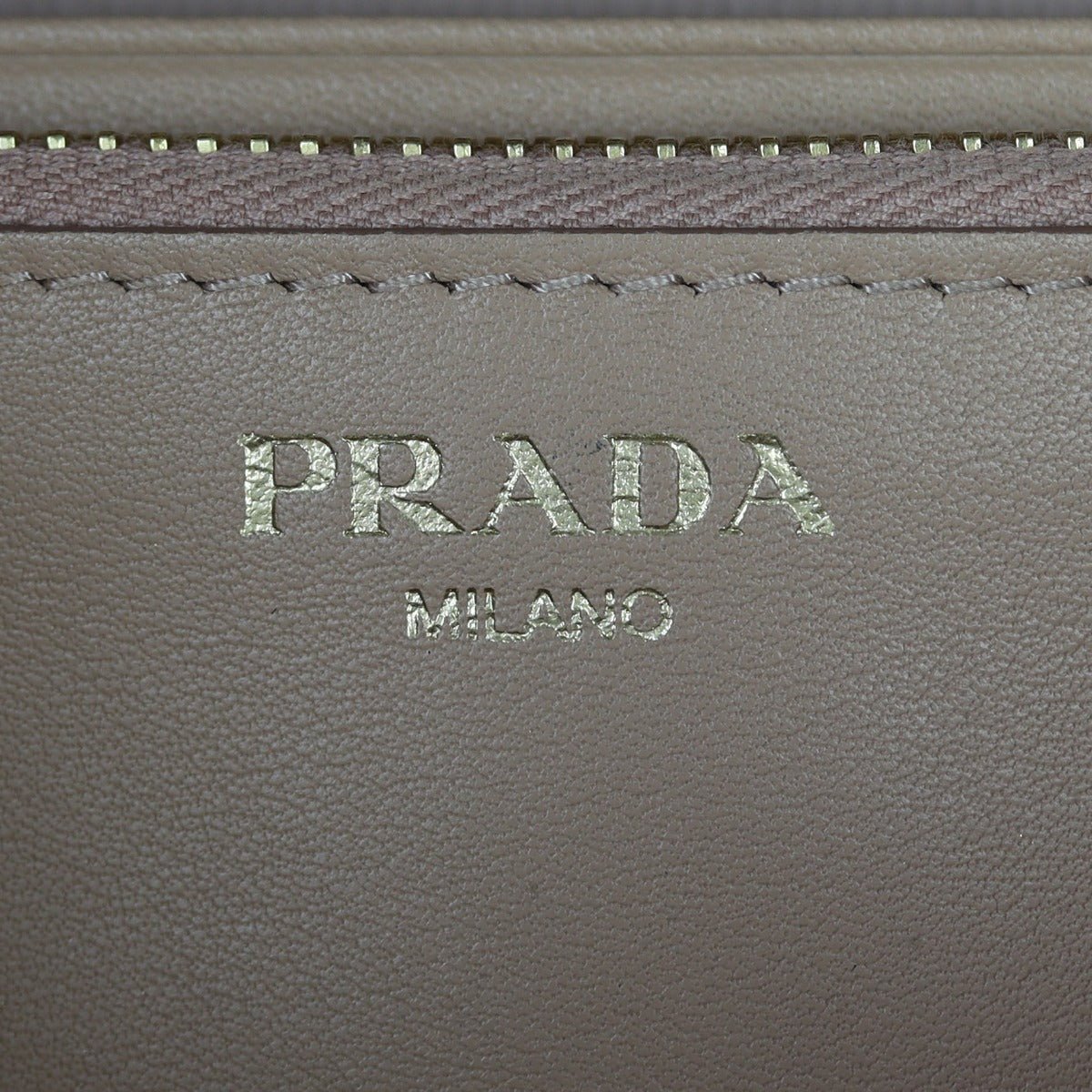 Prada Vitello Move Wallet on Chain Interior Stamp
