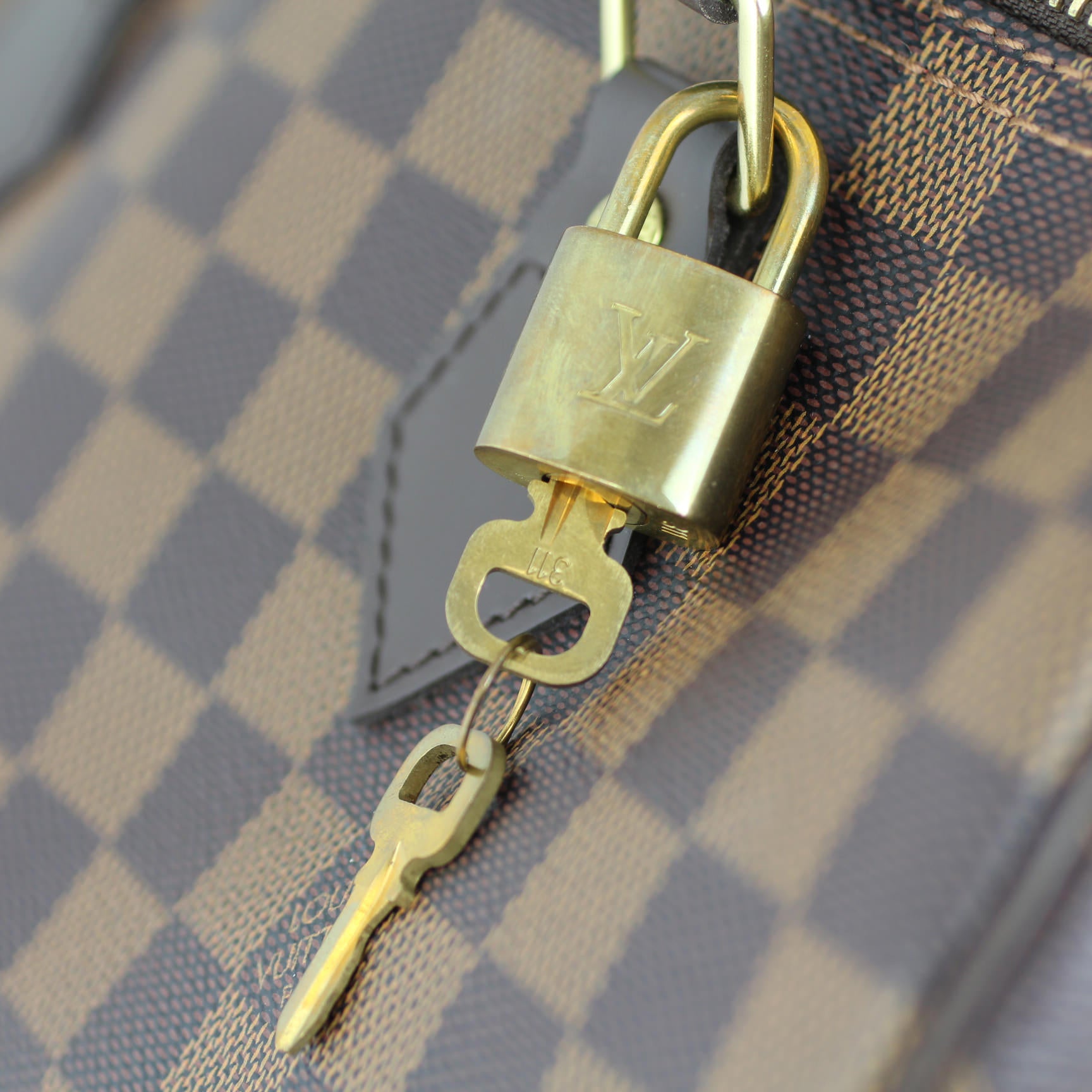 Louis Vuitton Speedy 30 Damier Ebene lock
