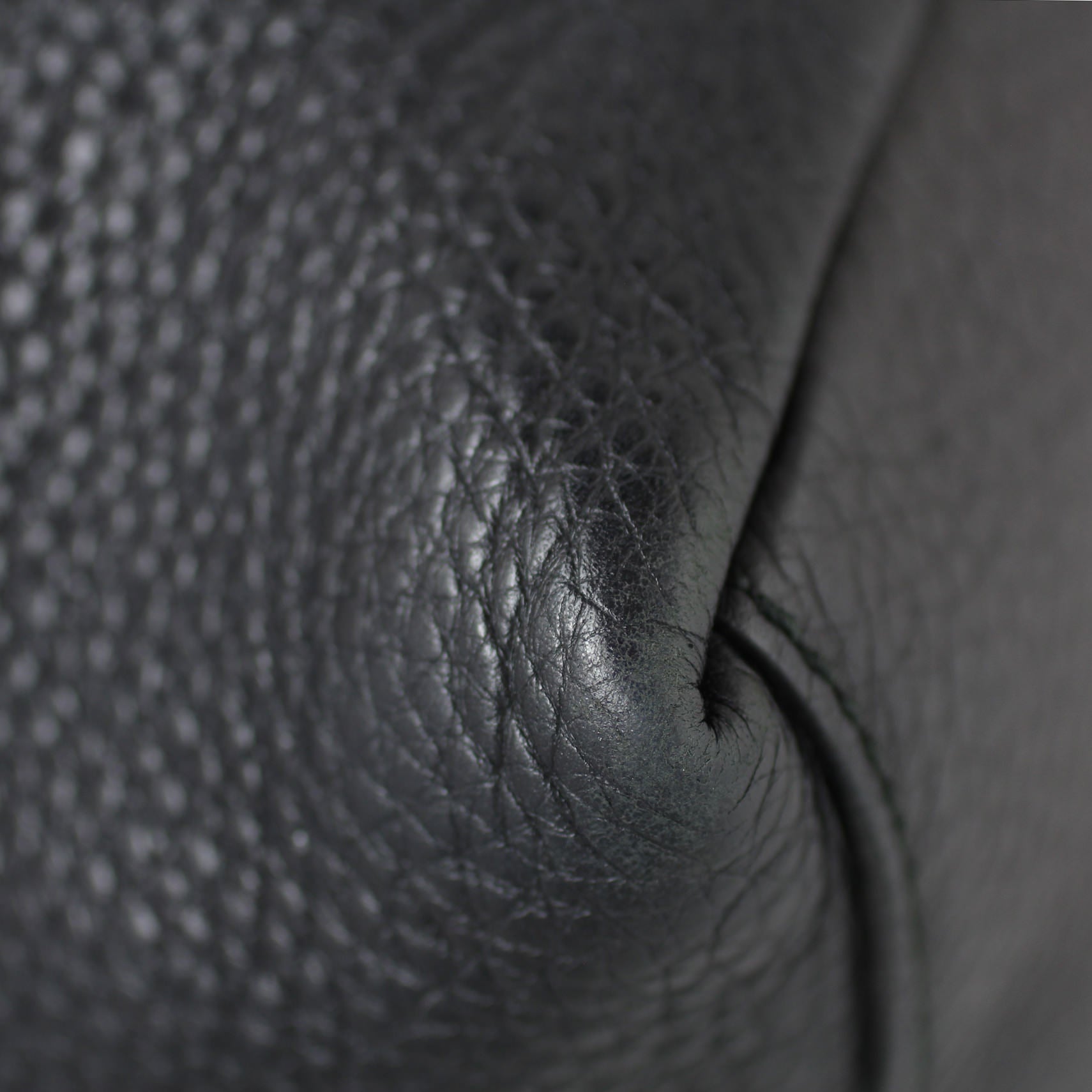 Gucci Soho Chain Medium Shoulder Bag corner